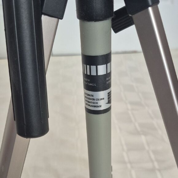 T-260 Tripod - Black and Gray - Picture 5 of 16